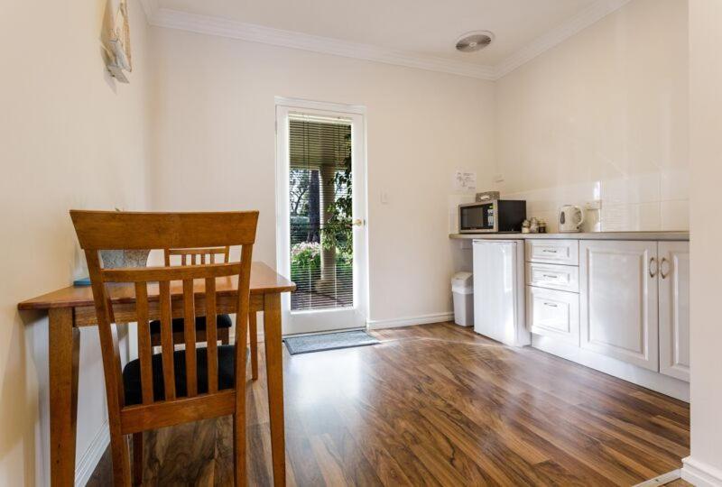Inn The Tuarts Guest Lodge Busselton Accommodation - Adults Only Exterior foto